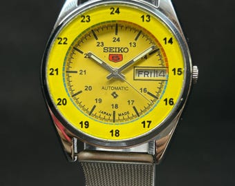 Japan Vintage seiko 5 refurbished yellow dial stainless steel made Men's wrist watch