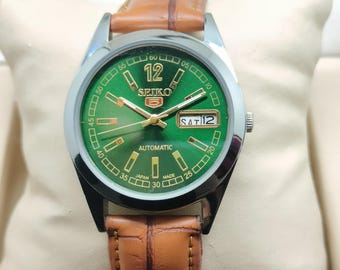 Japan Vintage seiko 5 refurbished green stainless steel made Men's wrist watch