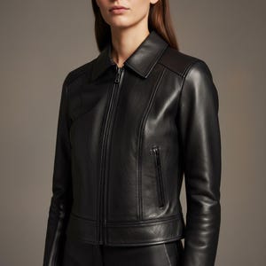 Damen schwarze Lederjacke | Vollnarbenen Schaffell Biker-Jacke | Slim-Fit Ledermantel | Handgefertigte Echt-Leder-Jacke | Geschenk für Sie