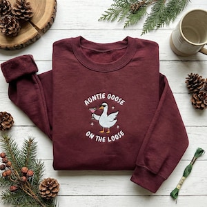 Embroidered Auntie Goose On the Loose Sweatshirt - Funny Goose, Aunt Silly Goose Sweater, Pregnancy Reveal Gift for Aunt, Baby Shower Gift