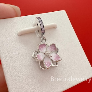 Körsbärsblomberlock till armband, present till henne