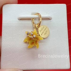 Armbandanhänger mit verschlungener Sonnenblume, Geschenkidee für Sie, Reiseanhänger