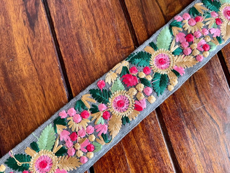 Embroidered Indian Trim By The Yard Indian Fabric Trim Sari Border Craft Ribbon Sari Fabric Trimming Sewing Tape, Costume trim Silk Ribbons グレー