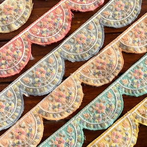Ruban de bordure en tissu sari brodé pour vêtements bohèmes, robe de mariée, bordure de sari, bordure de sari, bordure indienne par mètre, chemin de table