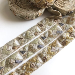 Tecido de rede com acabamento indiano, acabamento bordado, borda de sari, vestido de noiva boho, enfeite de cabeça, itens efêmeros de diários de lixo, colchas de arte, caminho de mesa