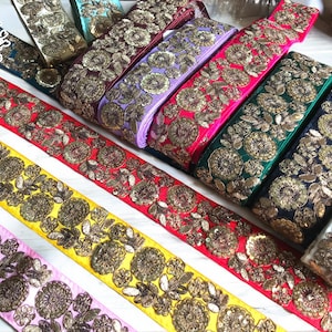 Dentelle en tissu zari et sequins : parfaite pour un style bohème, un mariage, des bordures de sari, une bordure indienne par mètre, des chemins de table