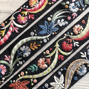 Bordure en ruban de tissu brodé, robe de mariée, bordure de sari, tissu de sari, courtepointe artistique, bordure indienne par mètre, chemin de table