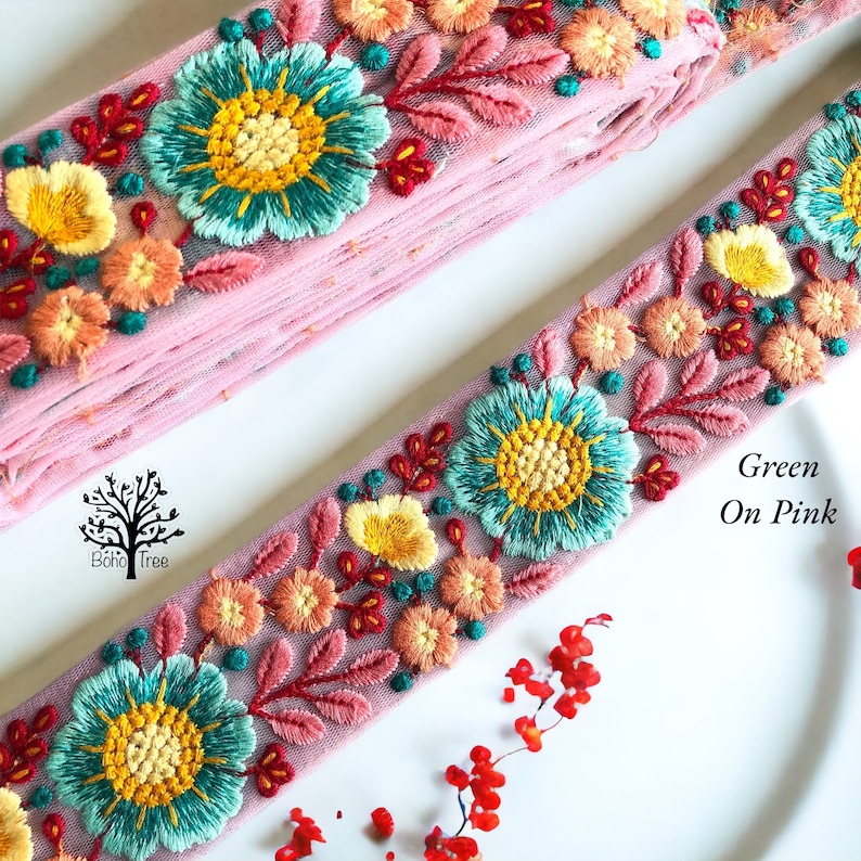 Tissu net bordure sari bordure en dentelle indienne par mètre, bordure en tissu sari-chemin de table-couette artistique bordure en tissu sari bordure en soie Green On Pink