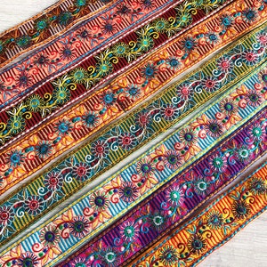 Geborduurde Indiase trim op maat gesneden Indiase stoffen trim Sari grens Craft lint Sari stof trimmen naaitape, kostuum trim zijden linten