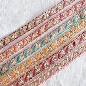 Adorno de tela de diseño floral, adorno de diseñador bordado-Sari Border Saree Border Net Fabric Trim-Crazy Quilt Fabric Trim cortado a medida