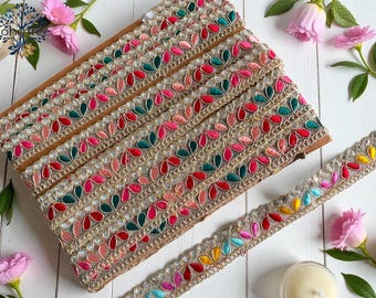 Haftowana wąska lamówka z tkaniny sari, indyjska kwiatowa bordiura do lehengas i dupattas