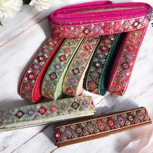 Bordure indienne brodée par mètre Bordure en tissu indien, bordure en sari, ruban artisanal pour bordure en sari, ruban à coudre, bordures pour costumes, rubans de soie