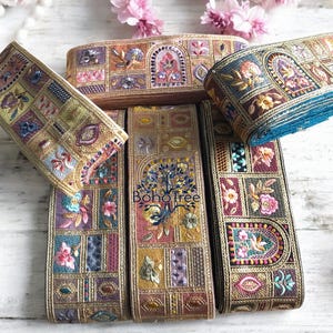 Adorno de tela de sari: borde de sari bordado multicolor, diarios bohemios, dupattas, colcha, cinta de seda, tela india, camino de mesa, lehengas