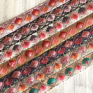 Bordure en tissu bohème multicolore - Courtepointe artistique - Bordure en ruban de sari en soie brodée - Tissu sari en soie - Garniture en tissu indien par mètre