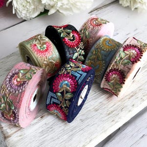 Tessuto a rete Trim-Multi colore ricamato bordo sari per boho junk journal, runner da tavolo, tessuti tessili indiani