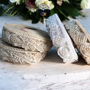 Elegante borde de sari de organza blanca con perlas: ¡perfecto para atuendos de boda bohemios, adornos de diario y más!