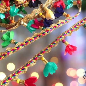 Guarnição de borlas de pom pom, renda indiana, borda saree, acabamento de arco-íris com contas à mão, acabamento de colcha artística, decoração de férias multicolorida