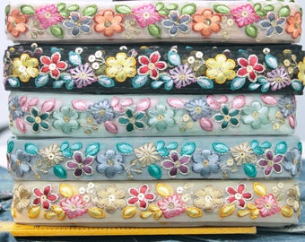 Wykwintna siateczkowa lamówka do sari: autentyczna indyjska koronka dostępna w rozmiarze dostosowanym do Twoich eleganckich kreacji