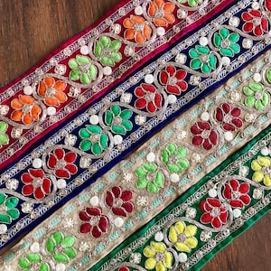 Adorno de tela con diseño floral multicolor, tela de terciopelo bordada, borde de sari, cinta de seda, camino de mesa, colchas y bolsos de estilo bohemio