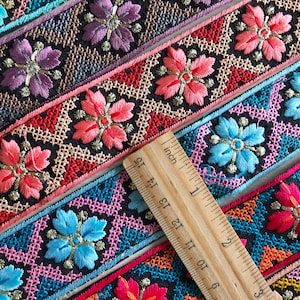 Bordure indienne brodée par mètre Bordure en tissu indien, bordure en sari, ruban artisanal pour bordure en sari, ruban à coudre, bordures pour costumes, rubans de soie
