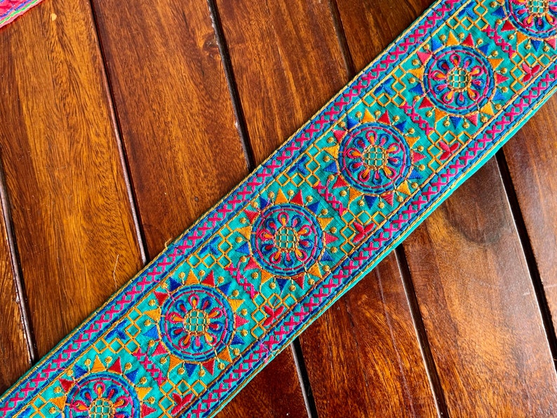 Saree Border Indian Lace Trim By The Yard, embroidered Ribbon Sari Fabric Trim-Table Runner-Art Quilt fabric trim Sari Border Silk Fabric グリーン