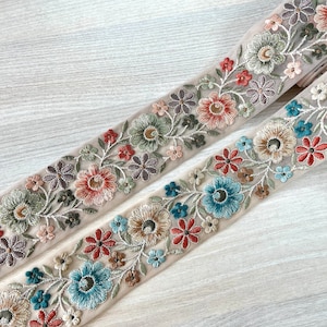Bordure florale en filet - Bordure sari brodée multicolore - Sari en soie - Dupattas, ruban de soie matelassé - Tissu indien - Chemin de table - Lehengas