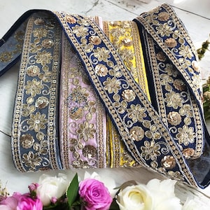 Adorno de tela floral, borde de sari bordado en oro, tela de sari de seda, dupattas, cinta de seda con colcha, tela india, camino de mesa, lehengas