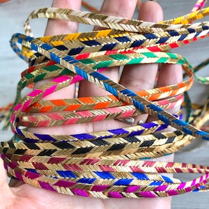 Borda estreita de sari, renda, guarnição, fitas de sari, fitas de tecido de sari de seda bordada, acabamento de tecido, colchas de arte, acabamento por metro