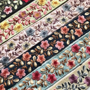 Borda de sari com acabamento em renda indiana por metro, guarnição de tecido de sari com fita bordada - Caminho de mesa - Acabamento em tecido de colcha de arte Borda de sari com acabamento em tecido de seda