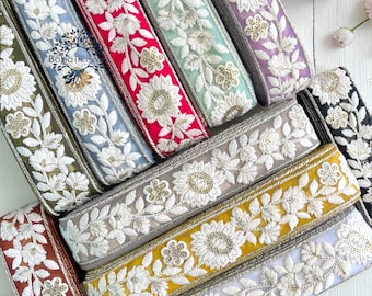Bloemen geborduurde netstofversiering - kleurrijke sari-rand - bohokant voor rommeltijdschriften - Indiaas paillettenlint voor het maken van jurken en ambachten