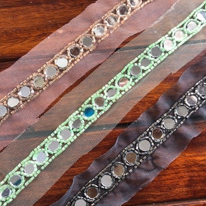 Adorno de tela de red con espejos reales - Borde de sari con espejos bordados en varios colores - Tela de sari de seda - Dupattas, cinta de seda para colcha - Tela india