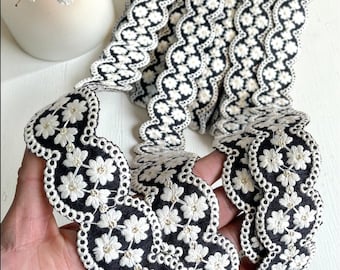 Silk Cut Work Saree Border, Indian Lace Trim by the Yard, Embroidered Floral Sari Trim for Art Quilts, Junk Journals, Bag Straps, 2" Wide
