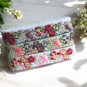 Tecido de rede com acabamento indiano, acabamento bordado, borda de sari, vestido de noiva boho, enfeite de cabeça, itens efêmeros de diários de lixo, colchas de arte, caminho de mesa