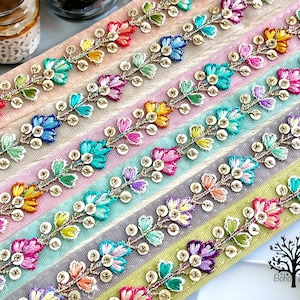 Geborduurde netstof kant-bloemenstofversiering, trouwjurk, Sari-rand, Saree-stof, kunstquilt, Indiase trim op maat gesneden, tafelloper