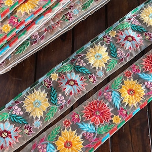 Bordure florale en tissu : bordure brodée multicolore en sari, filet pour les dupattas, ruban de soie pour courtepointe, idéal pour les chemins de table indiens et les lehengas