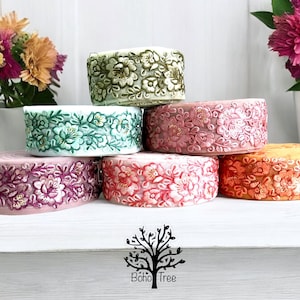 Bordure florale en filet - Bordure sari brodée multicolore - Sari en soie - Dupattas, ruban de soie matelassé - Tissu indien - Chemin de table - Lehengas
