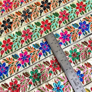 Bordure sari bordure en dentelle indienne par mètre, ruban brodé bordure en tissu sari-chemin de table-art couette bordure en tissu bordure en sari tissu en soie