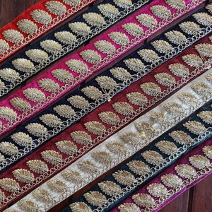 Veelkleurige fluwelen geborduurde Saree-rand voor boho-junktijdschriften, trouwjurk, spijkerjacks, decoratieversieringen voor in huis