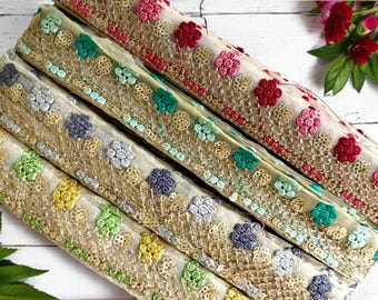 Haftowana lamówka z organzy, cekinowa bordiura do indyjskiego sari, kołdry artystyczne