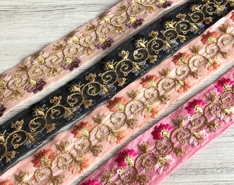 Exquisiter mehrfarbiger bestickter Blumenstoff: Erhöhen Sie Ihre Kreationen mit Seiden-Sari-Bordüren, Dupattas, Quilt-Bändern und mehr!