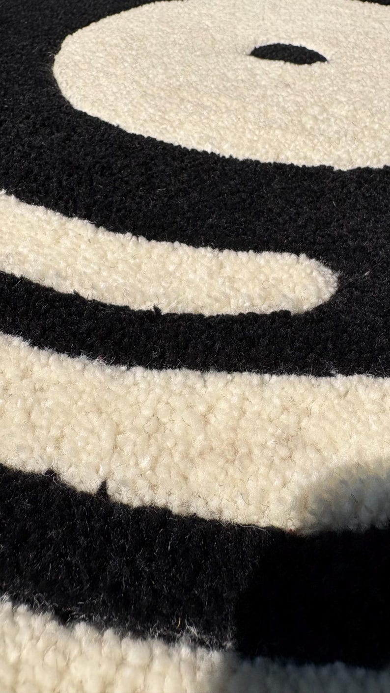 Hand-tufted Circular Vinyl Record Rug Black and Off-white, Soft and ...