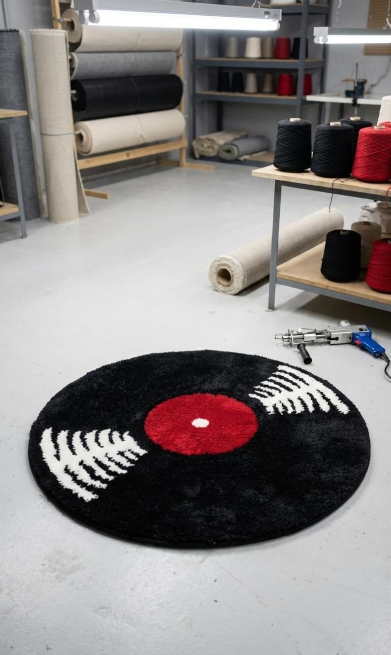 Hand-tufted Circular Vinyl Record Rug White Light Reflections Design ...