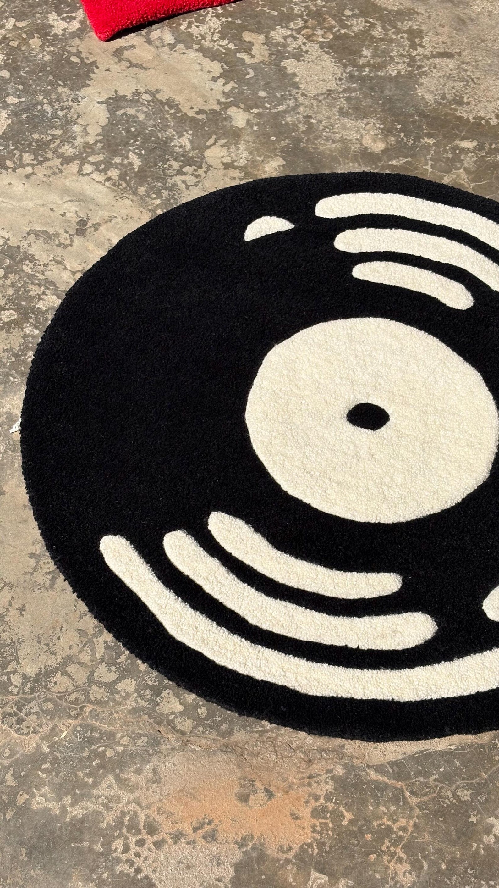 Hand-tufted Circular 5x5 Vinyl Record Rug Black and Off-white, Soft and ...