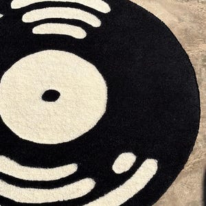 Hand-tufted Circular 5x5 Vinyl Record Rug Black and Off-white, Soft and ...