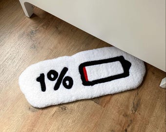 Anpassad tuftad matta med "Lågt batteri 1%"-design, vit plyschig dekorativ golvmatta, iögonfallande design för sovrum, vardagsrum och unik heminredning