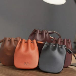 Monedero de piel auténtica hecho a mano con cordón de piel de vaca. Monedero pequeño para accesorios de joyería, estilo rústico vintage, regalo para hombres y mujeres.