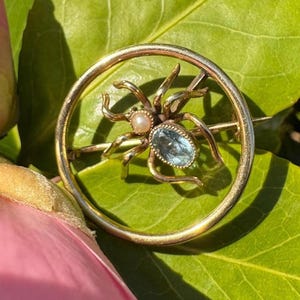 アンティーク ヴィクトリアン 15金 昆虫モチーフ クモ ブローチ オールドカット アクアマリンと天然シードパール付き
