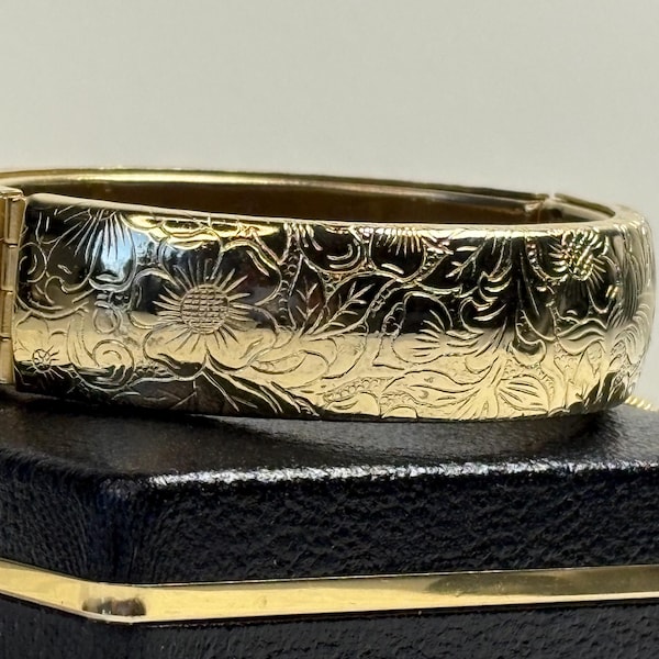 Vintage geëtste armband met bloemen - goudkleurige scharnierarmband, sieraden jaren 60