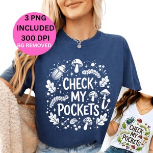 Puede incluir: Camiseta azul marino con un diseño gráfico blanco que presenta setas, insectos y el texto "CHECK MY POCKETS". Un círculo rosa en la esquina superior izquierda indica "3 PNG INCLUIDOS 300 DPI BG ELIMINADO."