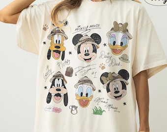 Camiseta Safari con firmas de Mickey y sus amigos, colores cómodos, camiseta retro de Animal Kingdom Disney World Vacation 2026, conjunto familiar a juego para el viaje.
